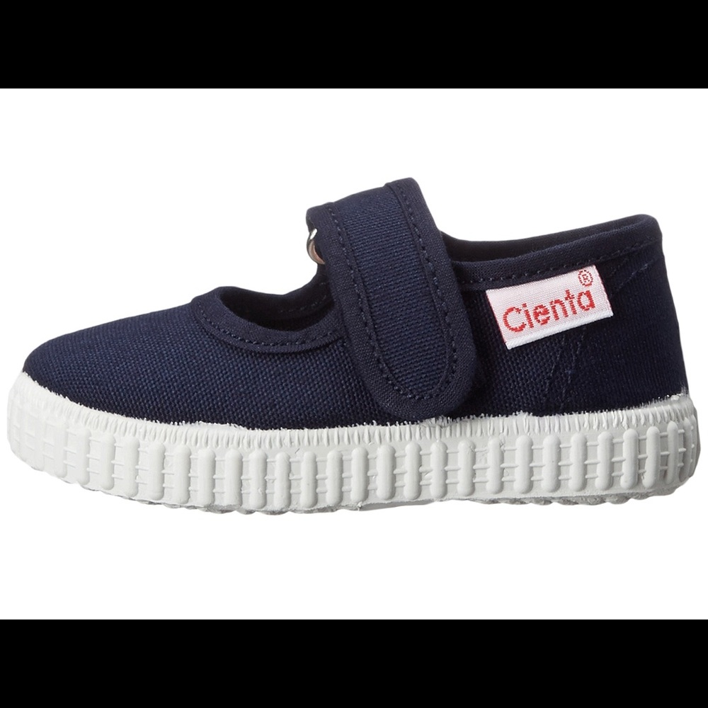 Toddler Girls Cienta maryjanes Size 22 or 6 USA