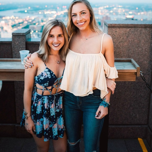 Floral cutout romper - Picture 2 of 2