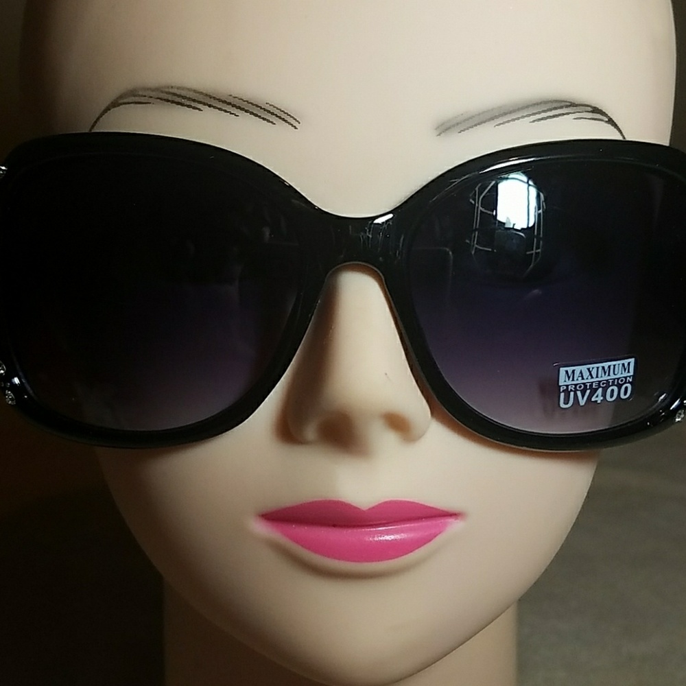 Black bling shades w/guitar
