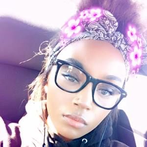 Meet your Posher, Lily