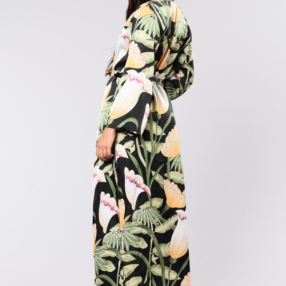 Fashion Nova Jackets & Blazers - Fashion Nova Look at me Kimono Jacket in Floral