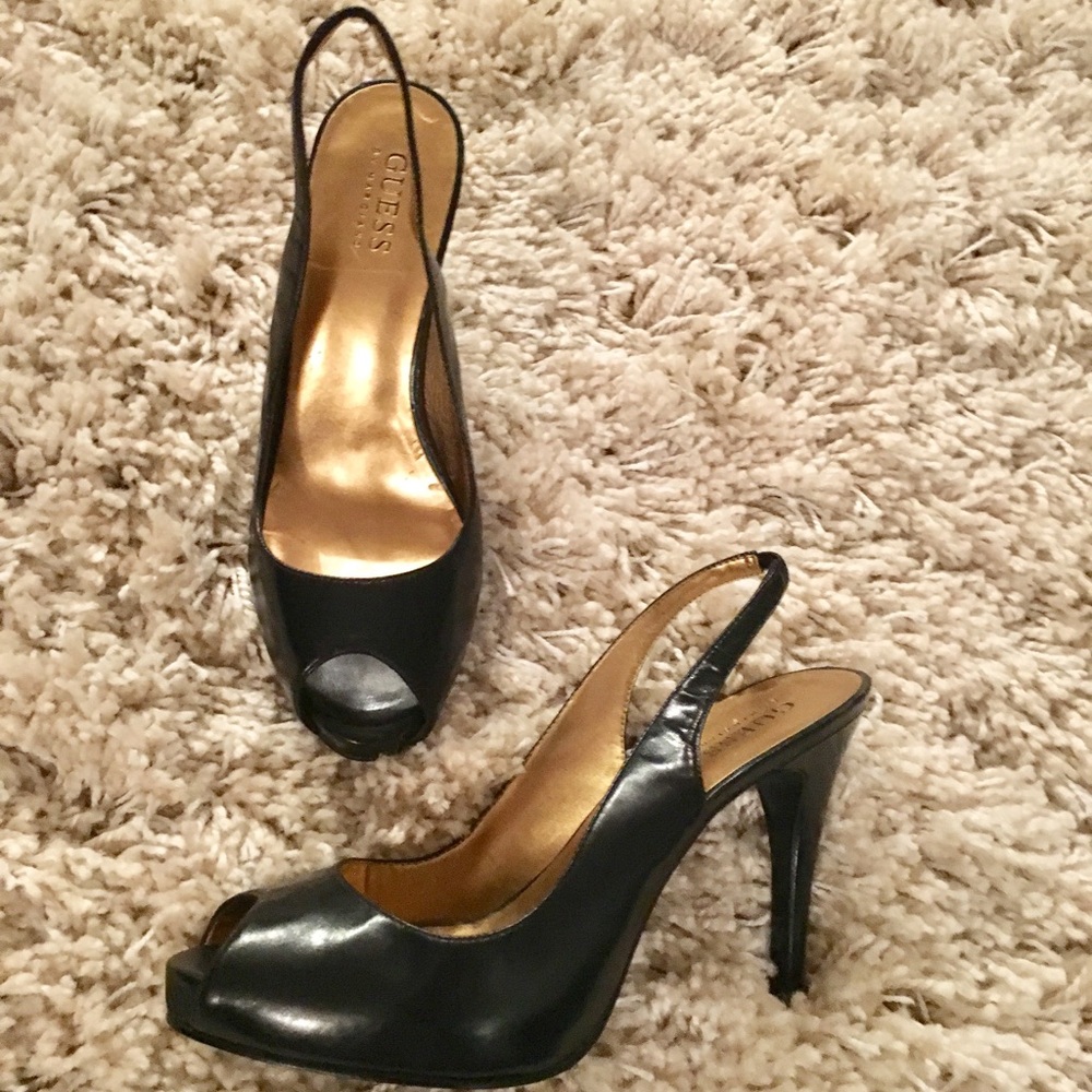 Size 7 1/2 Guess sling back black pumps