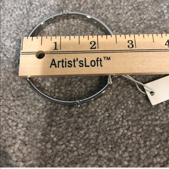 TORY BURCH BANGLE BRACELET (Silver) NWT. - Picture 5 of 5