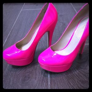 Beautiful hot pink Aldo pumps! 💕