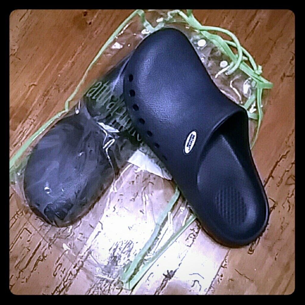 🎀 FINAL MARKDOWN Nursing Natural Uniform clogs