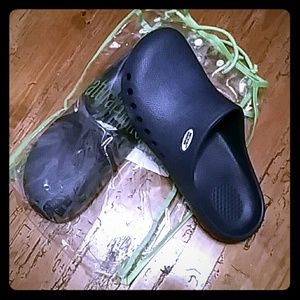 🎀 FINAL MARKDOWN Nursing Natural Uniform clogs