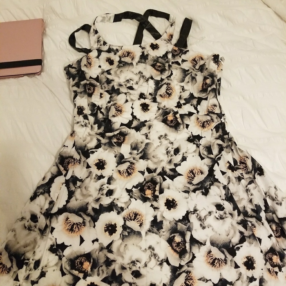 NWOT Umgee criss cross back dress