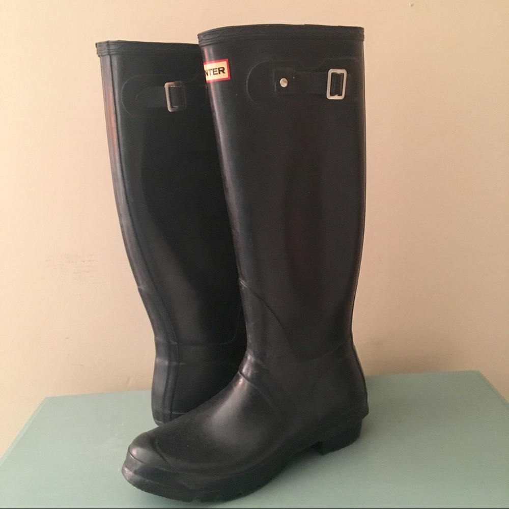 Black Hunter boots, size 9