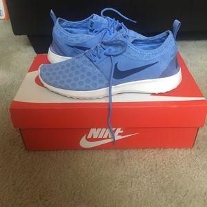Like New- Nike- Size 7.5