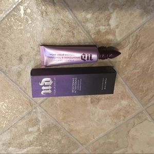 Urban decay brightening and tightening primer