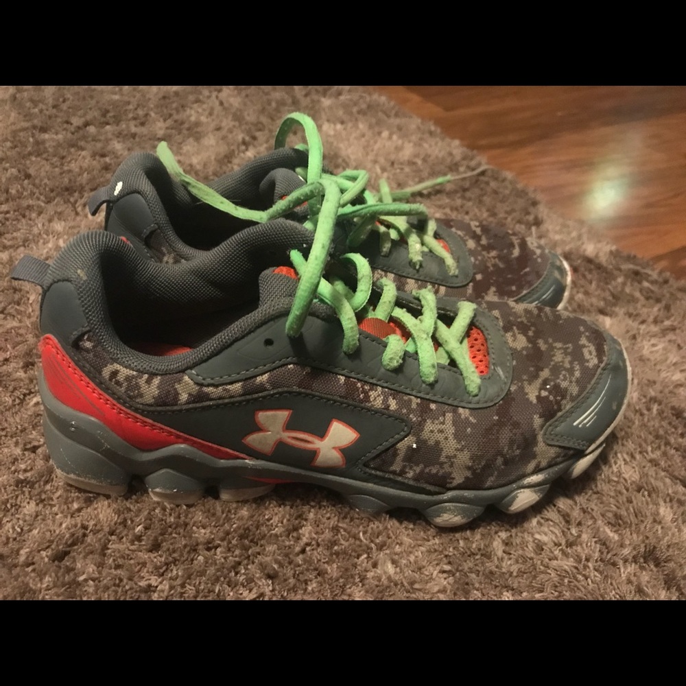 Boys Under Armour shoes