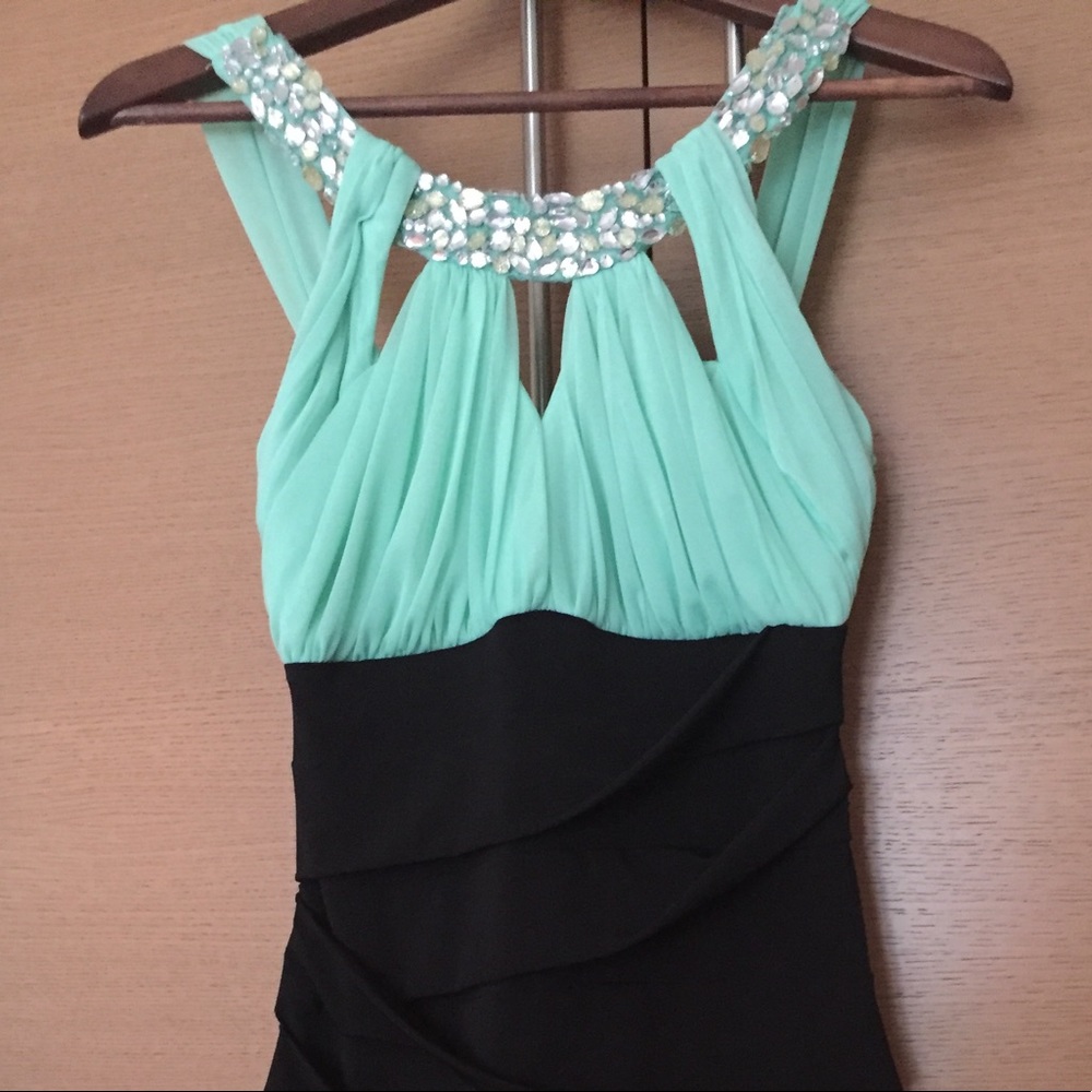 Dress - Picture 3 of 3