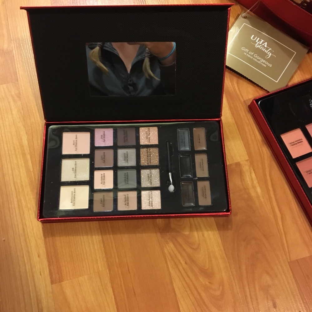 Great makeup package! - Picture 2 of 7