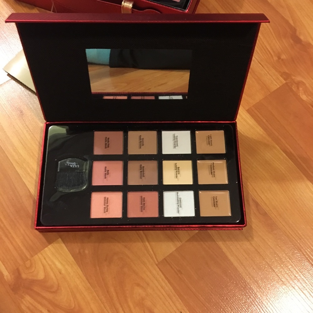Great makeup package! - Picture 3 of 7