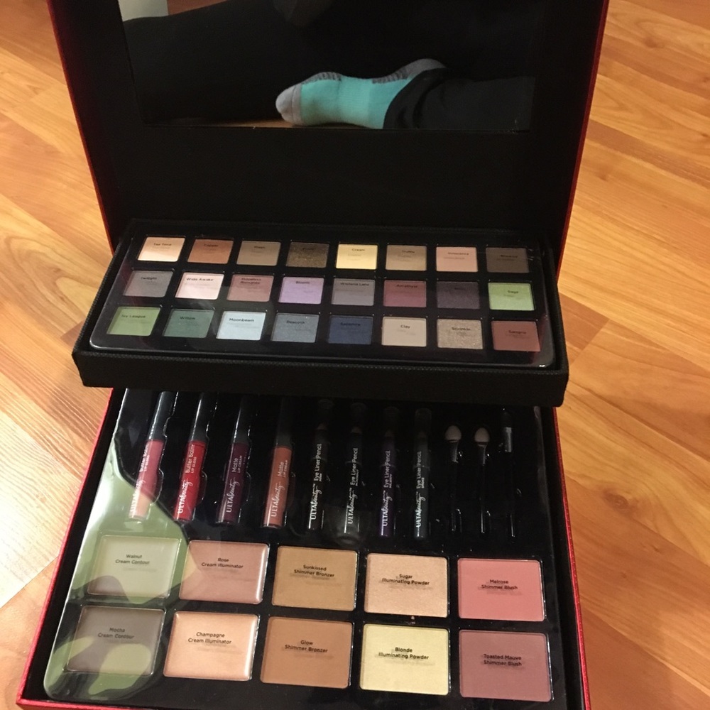 Great makeup package! - Picture 5 of 7