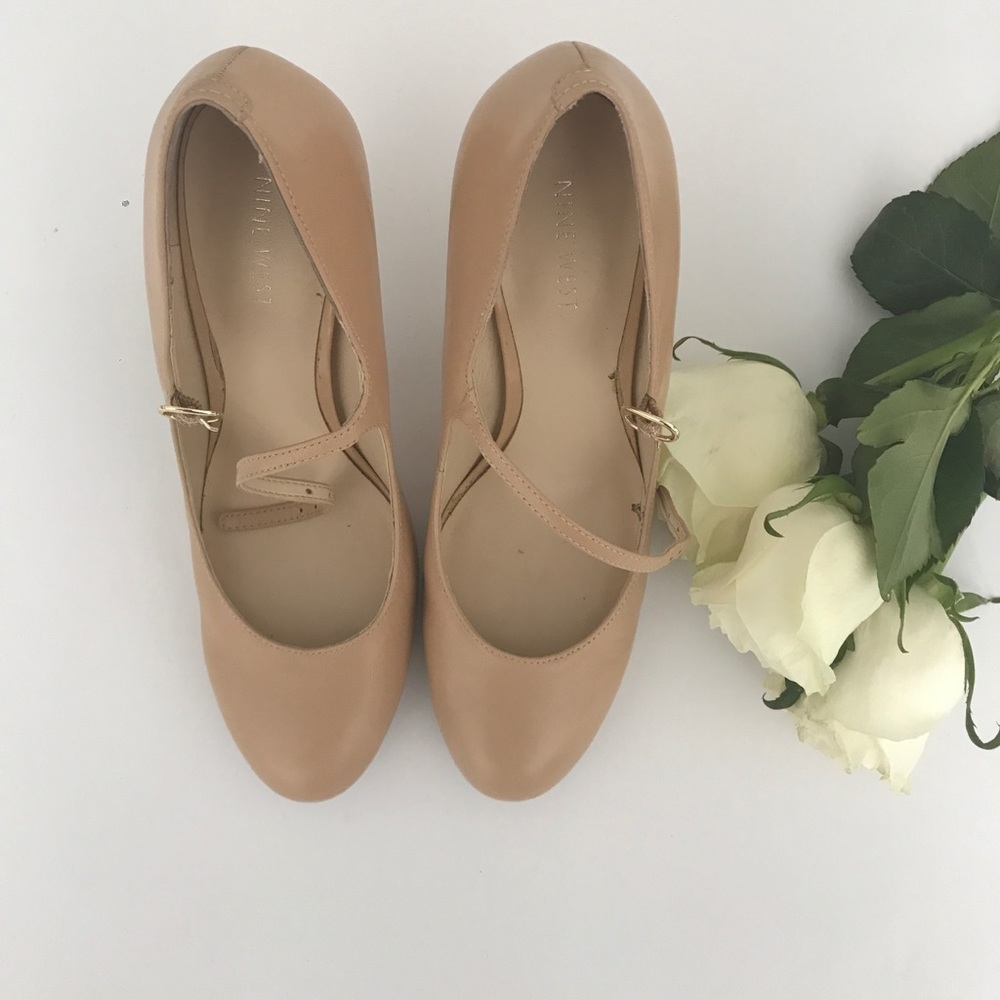 Nine West Nude Heels size 7