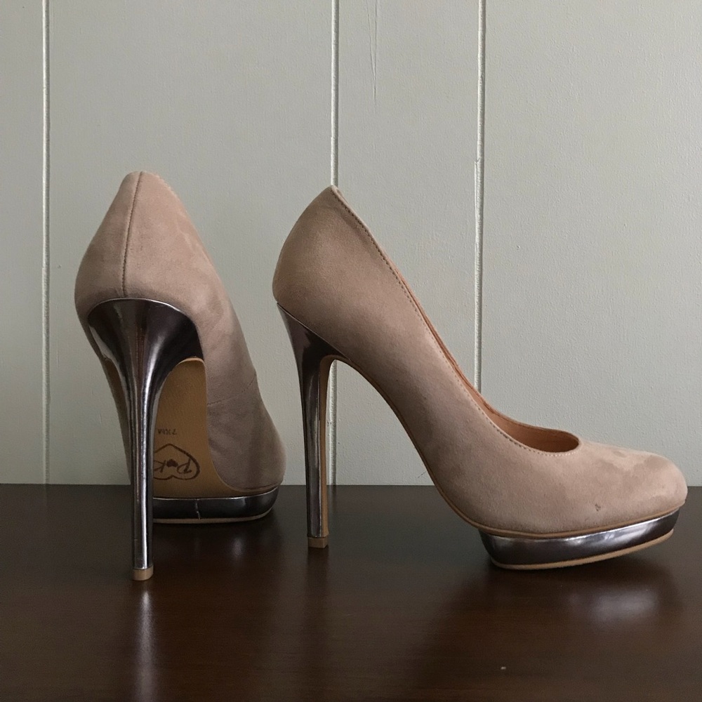 Penny loves Kenny “Hermosa” heels