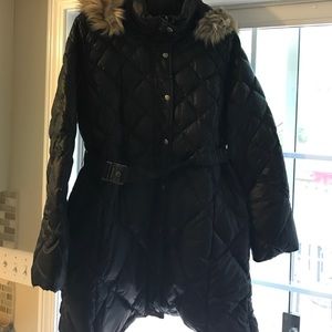 A Pea in the Pod maternity puffer