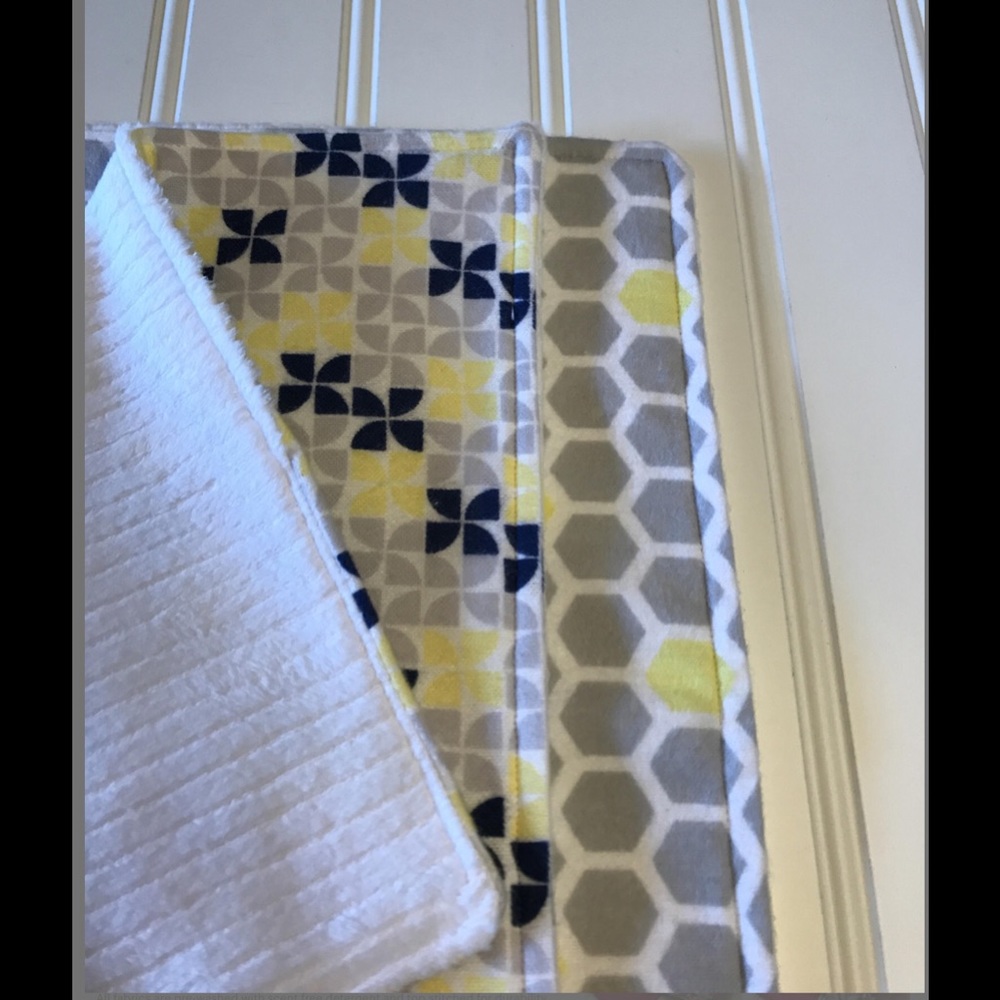 Set of 2 Baby Burp Cloths, Neutral Baby Gift - Picture 2 of 3