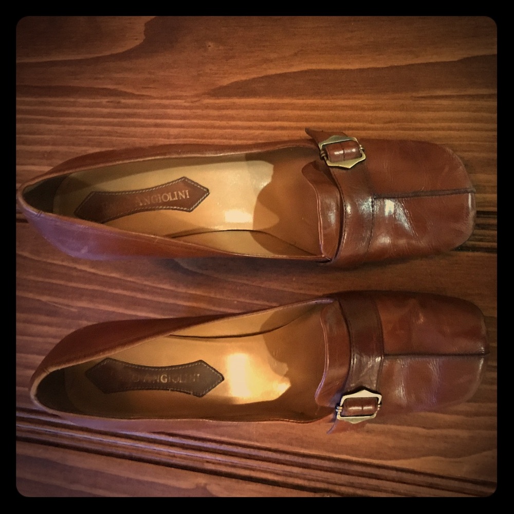Leather pump w/buckle