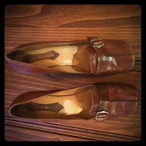 Leather pump w/buckle