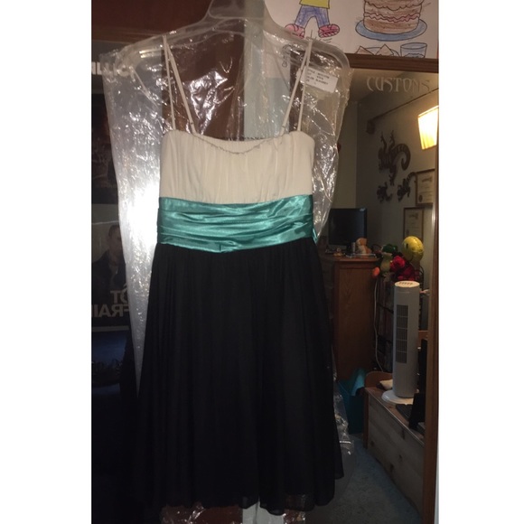 Speechless Dress - Picture 4 of 7