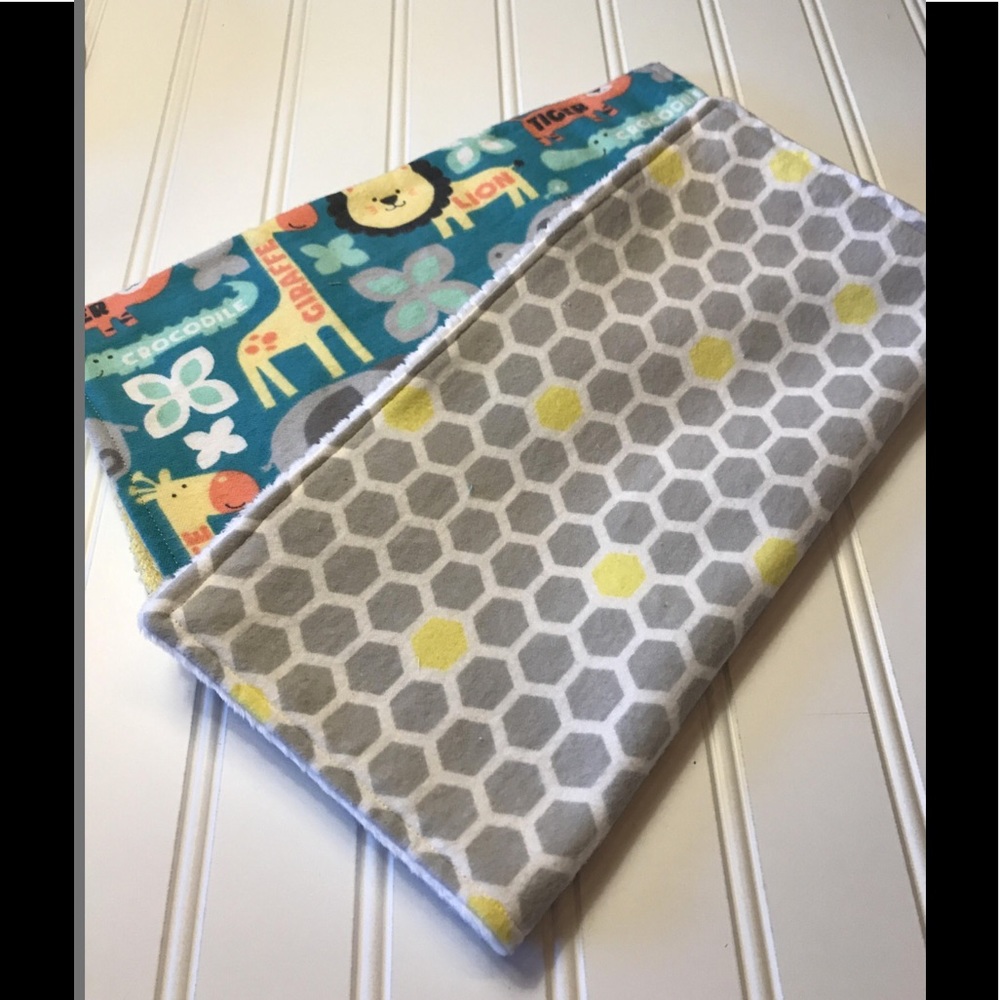 Set of 2 Baby Burp Cloths, Neutral Baby Gift - Picture 3 of 3