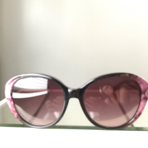 Michael Kors Sunglasses - Picture 3 of 4
