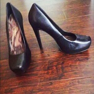 Ladies size 8 Jessica Simpson Heels