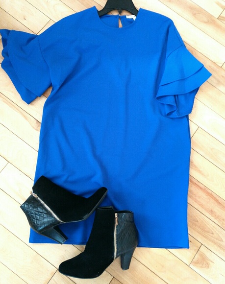 miami by Francescas Dresses & Skirts - 🆕Gorgeous Blue Dress With Ruffled Sleeves