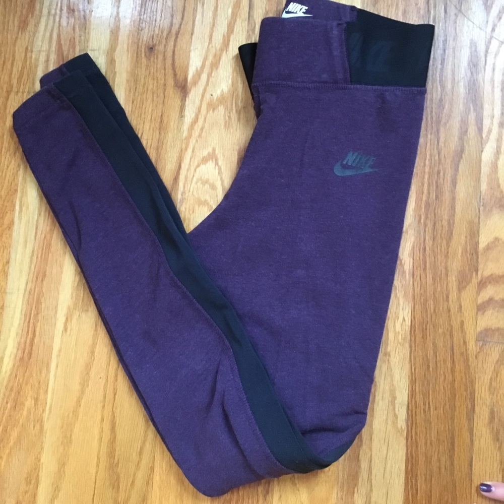 HIGH WAISTED NIKE LEGGINGS