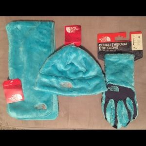 north face scarf and gloves