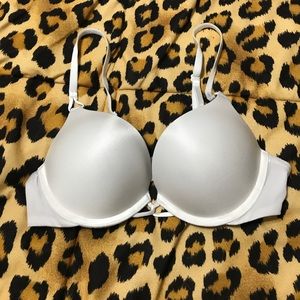 Victoria’s Secret bombshell bra