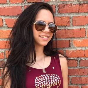 Meet your Posher, Olivia