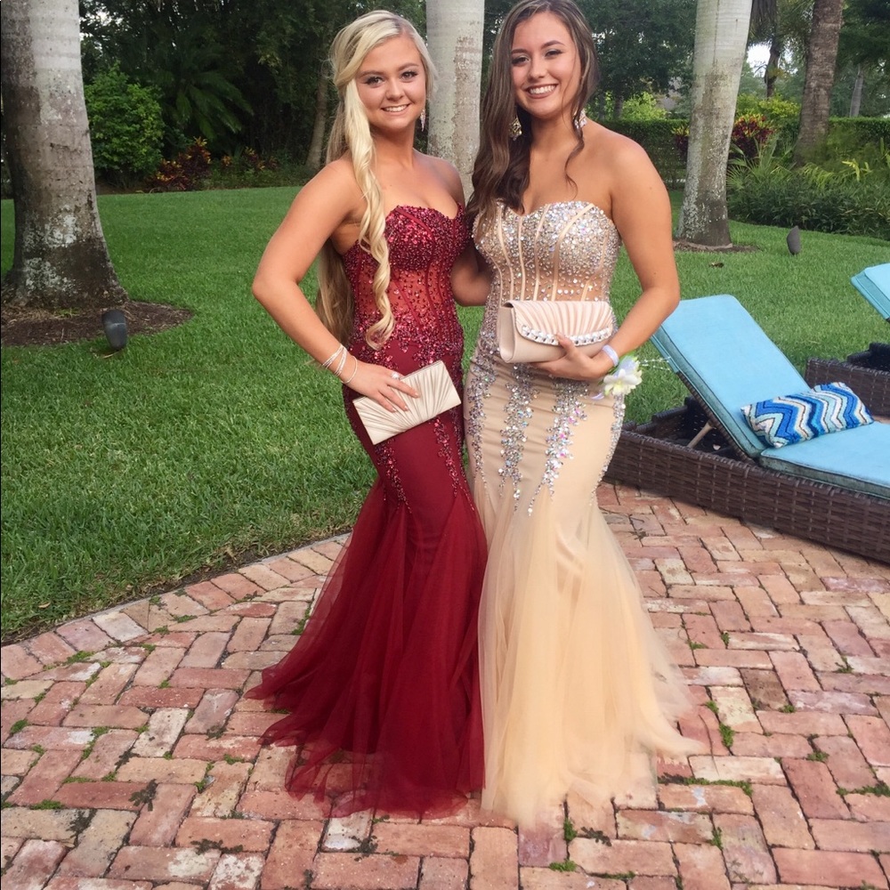 Mermaid style red prom dress - Picture 1 of 2
