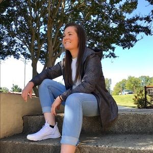 Meet your Posher, Courtney