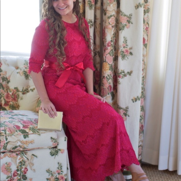Dainty Jewels Dresses & Skirts - Beautiful Dainty Jewels dress!!