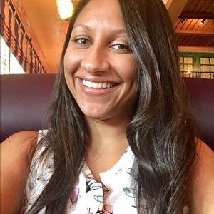 Meet your Posher, Elizabeth