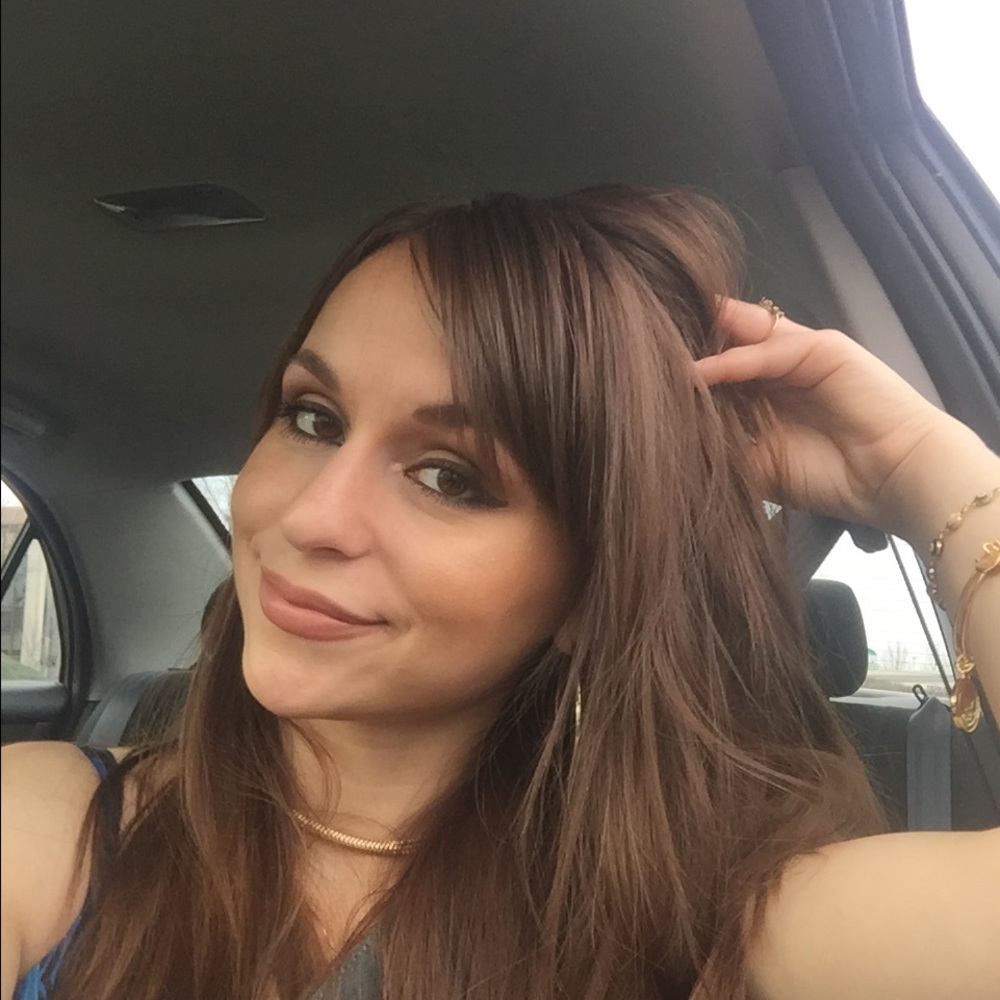 Meet your Posher, Danielle