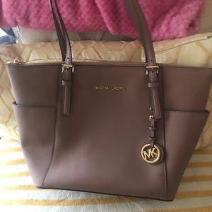 Michael Kors Jet Set Top Zip Blush Tote