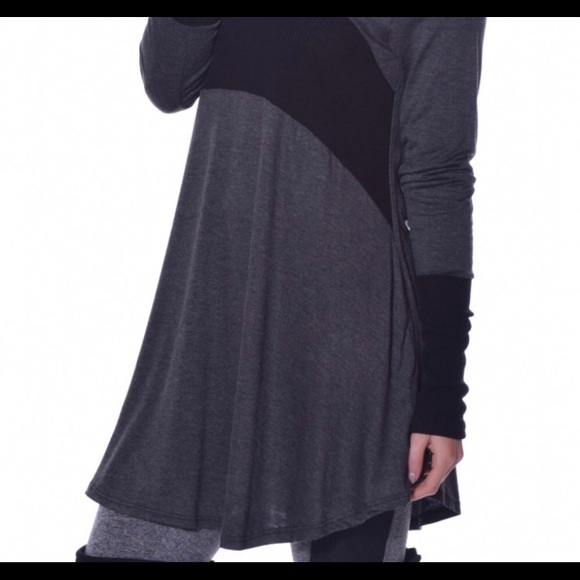 🆕 🇺🇸Two Tone (Black & Gray) Tunic - Picture 5 of 5