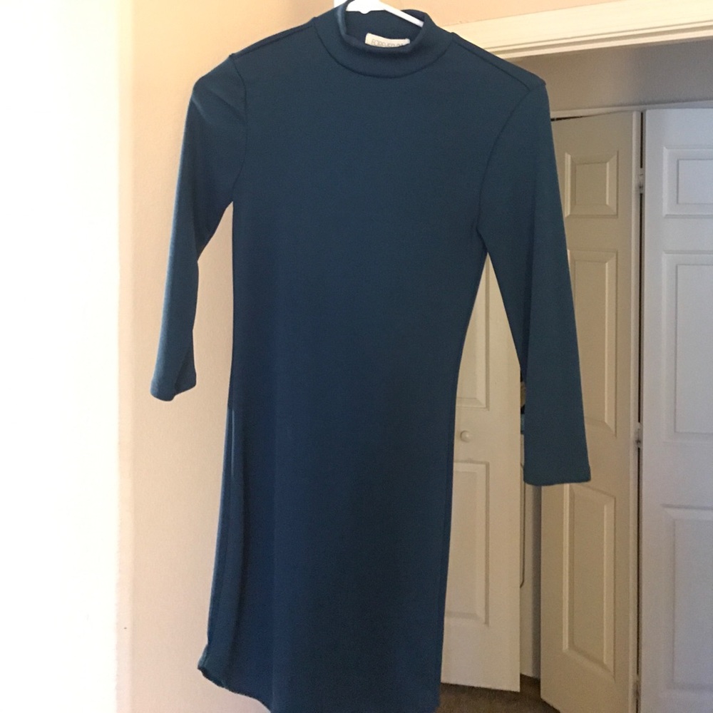 Teal quarter sleeve