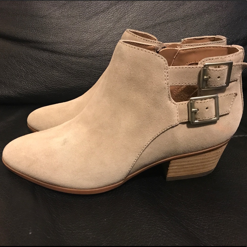 Clarks Bootie Real Suede Super Comfortable!! - image 5