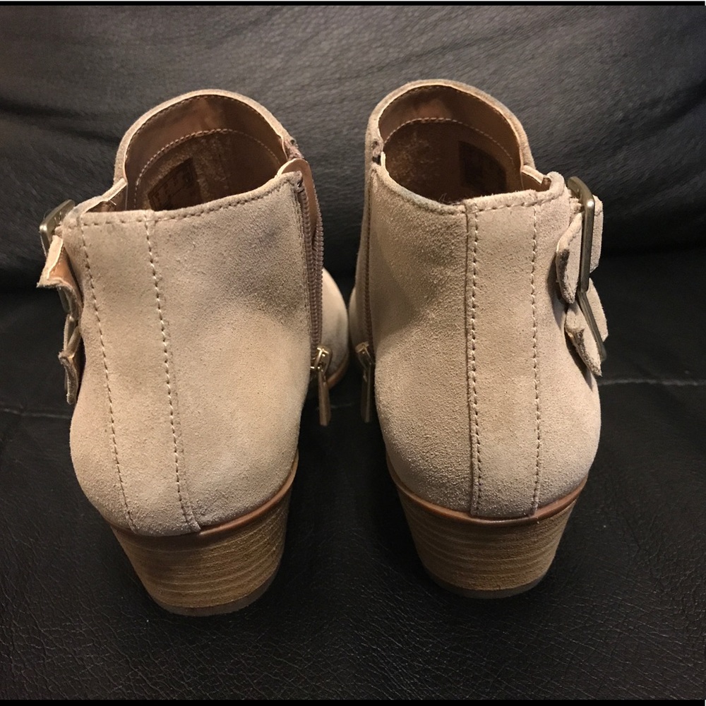 Clarks Bootie Real Suede Super Comfortable!! - image 6