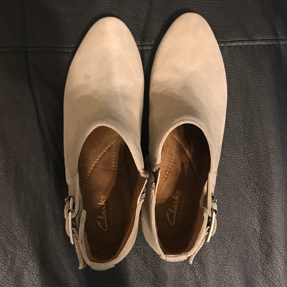 Clarks Bootie Real Suede Super Comfortable!! - image 7