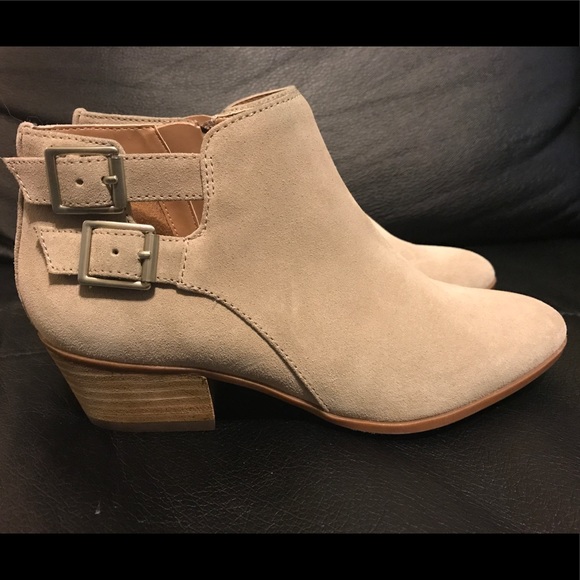 Clarks Bootie Real Suede Super Comfortable!! - Picture 1 of 8