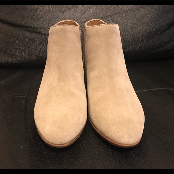 Clarks Bootie Real Suede Super Comfortable!! - Picture 4 of 8
