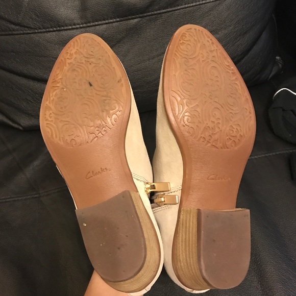 Clarks Bootie Real Suede Super Comfortable!! - Picture 8 of 8