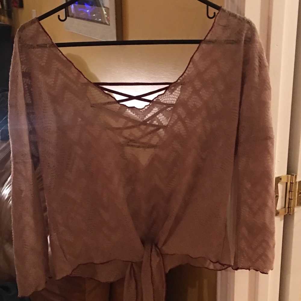 Sexy blouse with 3/4 sleeves and strappy back