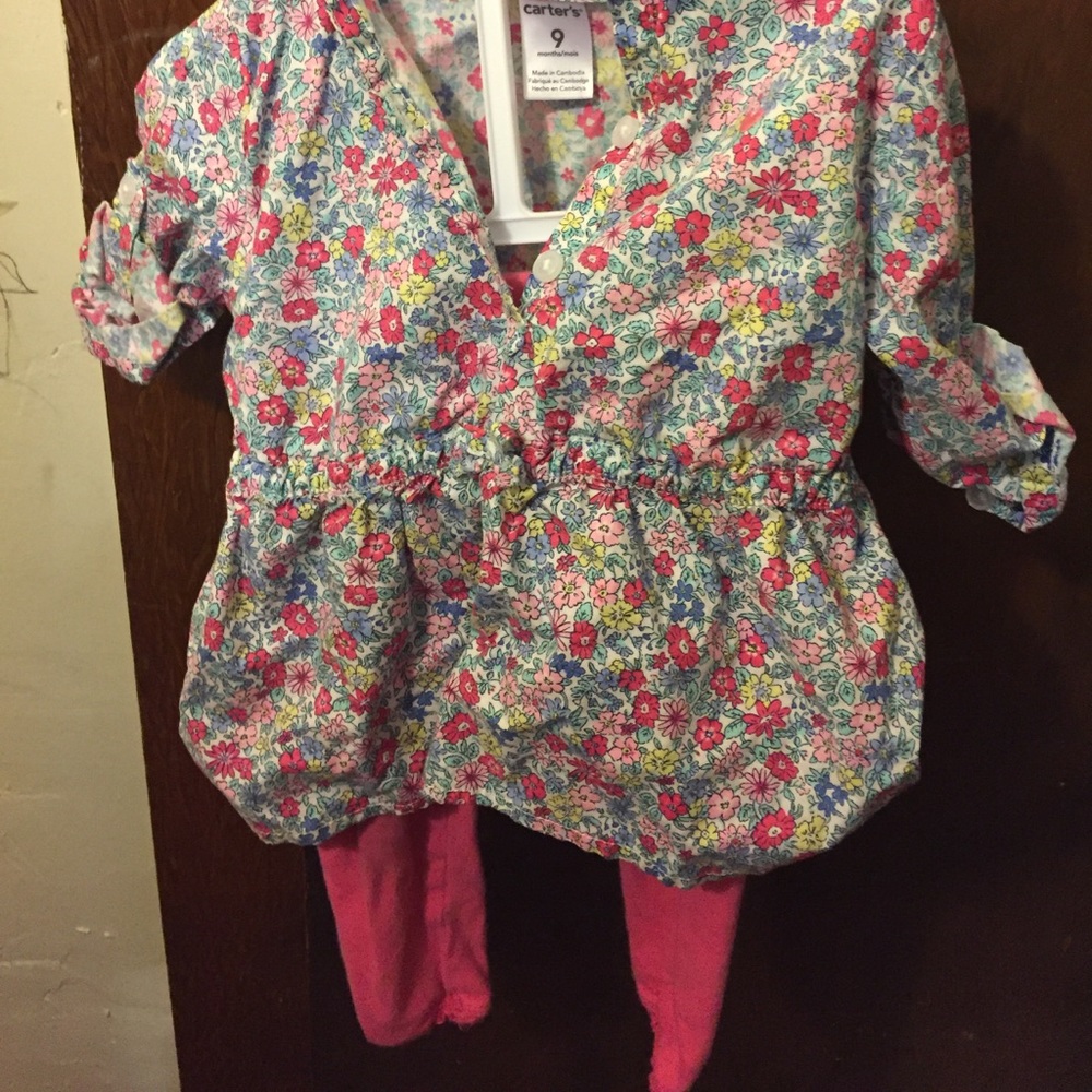 Carter’s Brand size 9 months outfit
